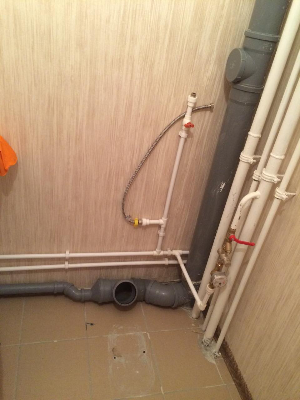 Установка напольного унитаза — до